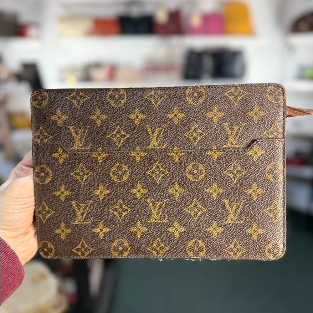 LV CLUTCH
